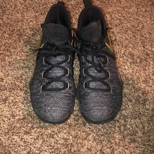 Boys KDs Black and Gold Size 3.5